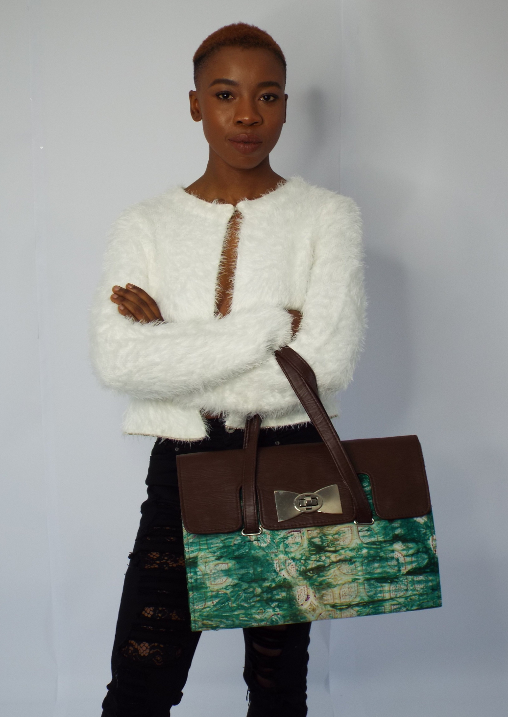 The Afua is a beautiful African print bag ideal for work and casual. The leather handbag with its green and white Adiré African print is a stylish and practical addition to your wardrobe, the sturdy tote bag holding its shape whilst storing your essentials.